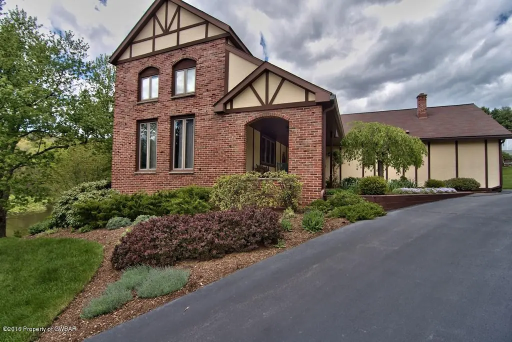 395 Cross Creek Road, Shavertown in Shavertown