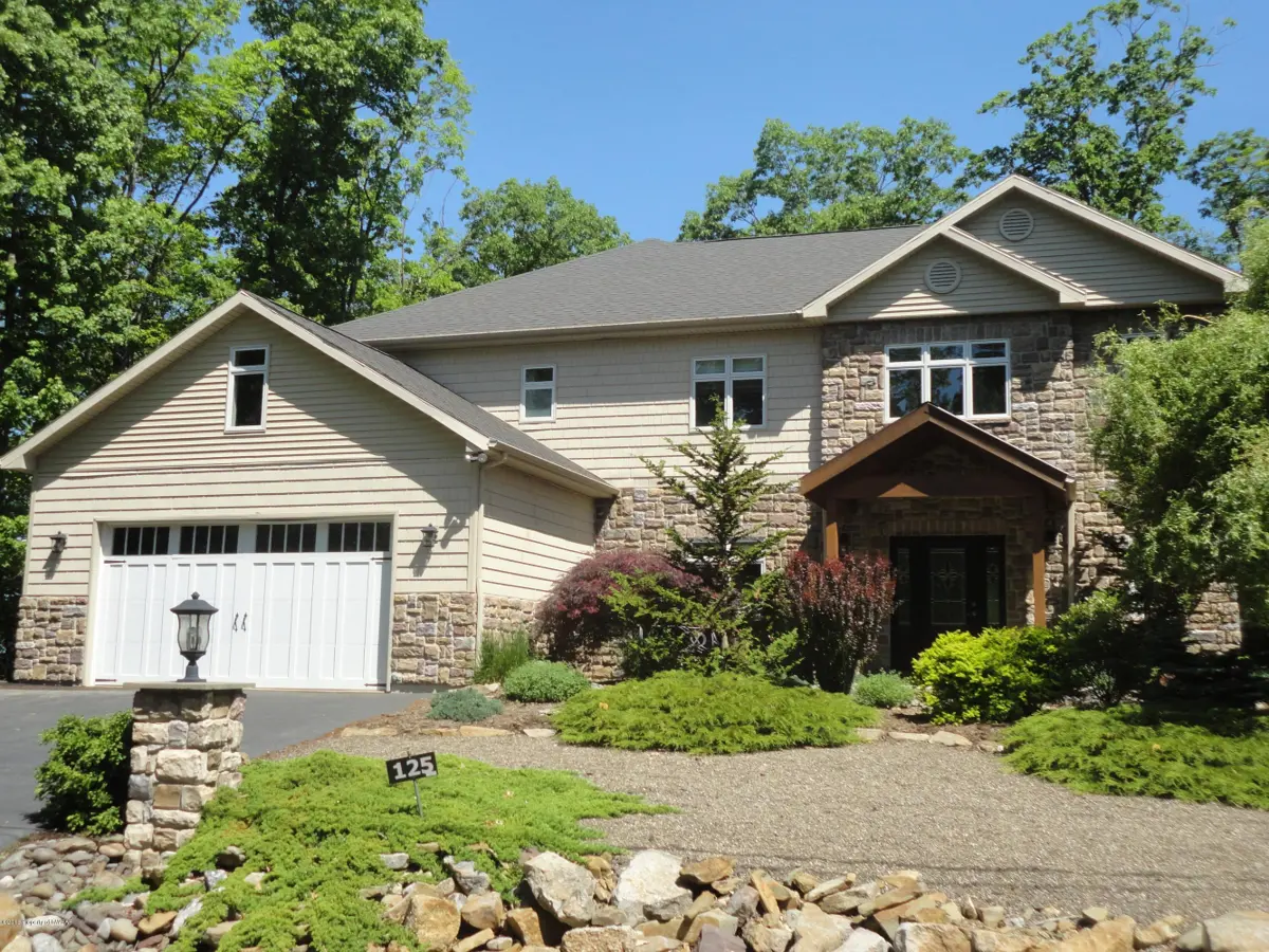 125 DAKOTA Drive, Hazleton in Hazleton