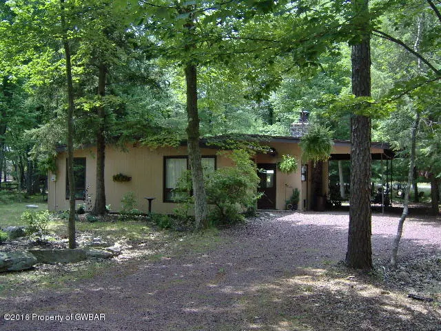 25 Red Oak Drive, Lake Harmony in Lake Harmony