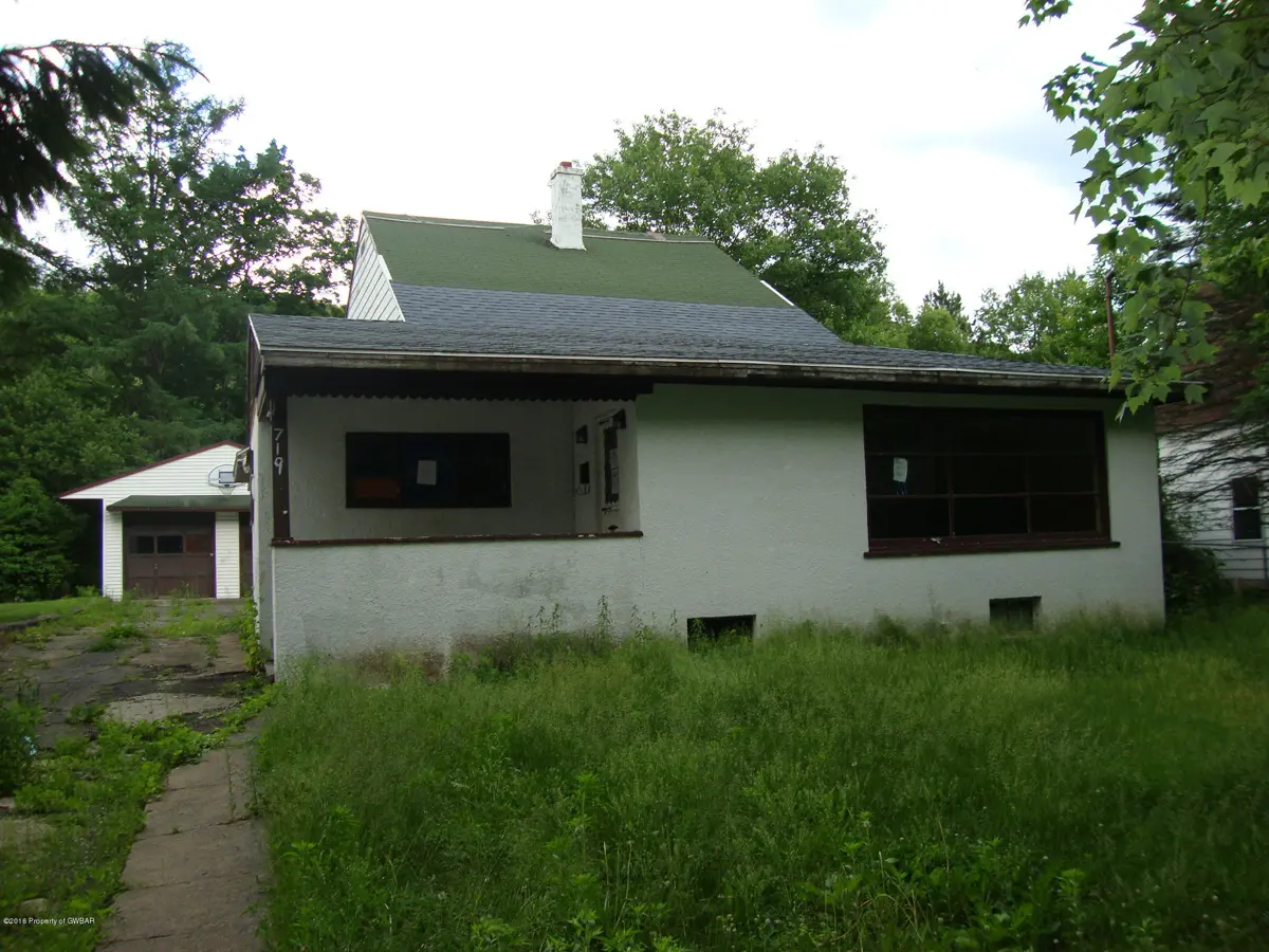 719 N Main Avenue, Archbald in Archbald