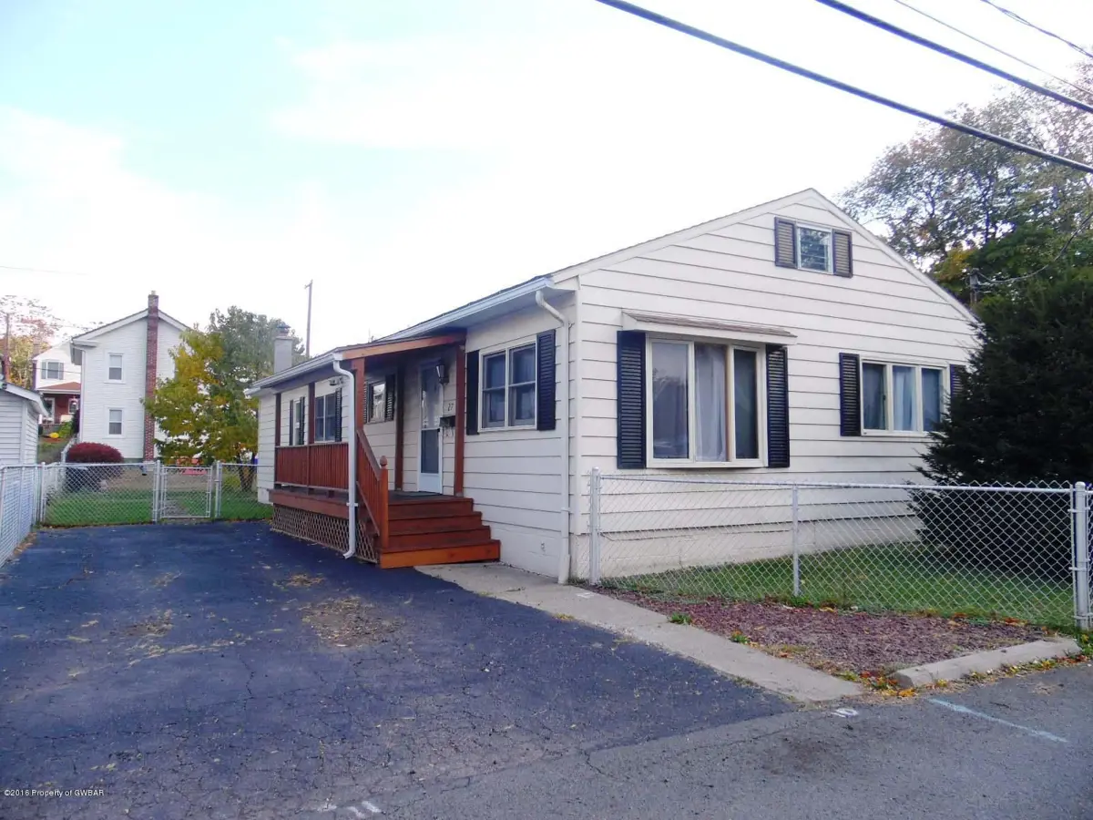 27 Columbia Avenue, Hanover Township in Hanover Township