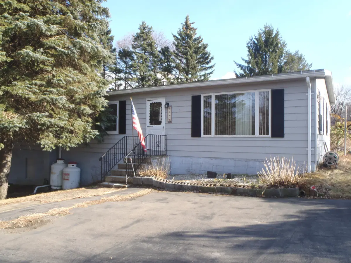 202 E COAL MINER Drive, Freeland in Freeland