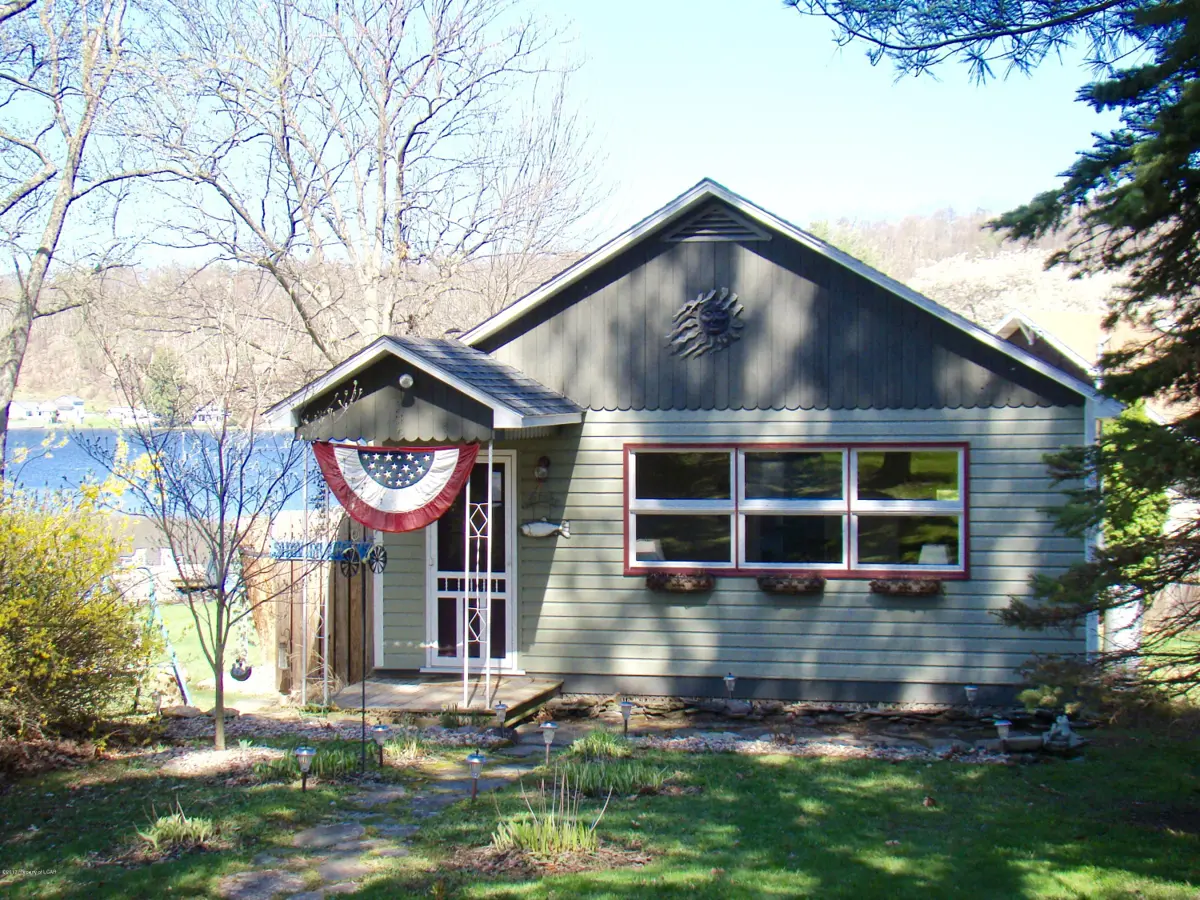 102 Lakeview Drive, Sweet Valley in Sweet Valley