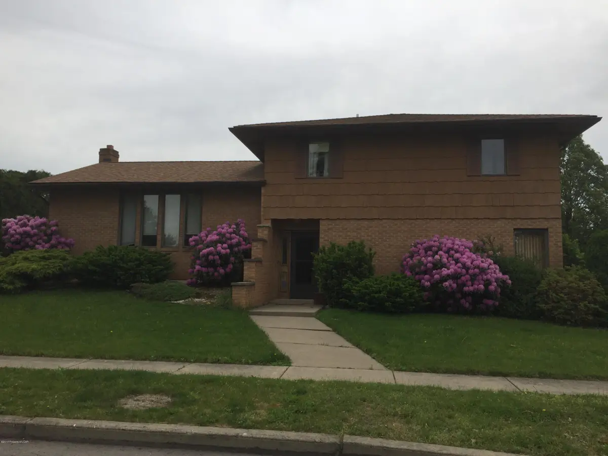 4 Wilcox Drive, Wilkes-Barre in Wilkes-Barre