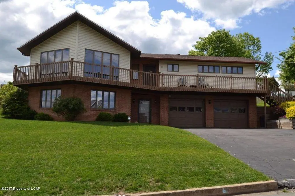 23 Lincoln Drive, Hanover Township in Hanover Township