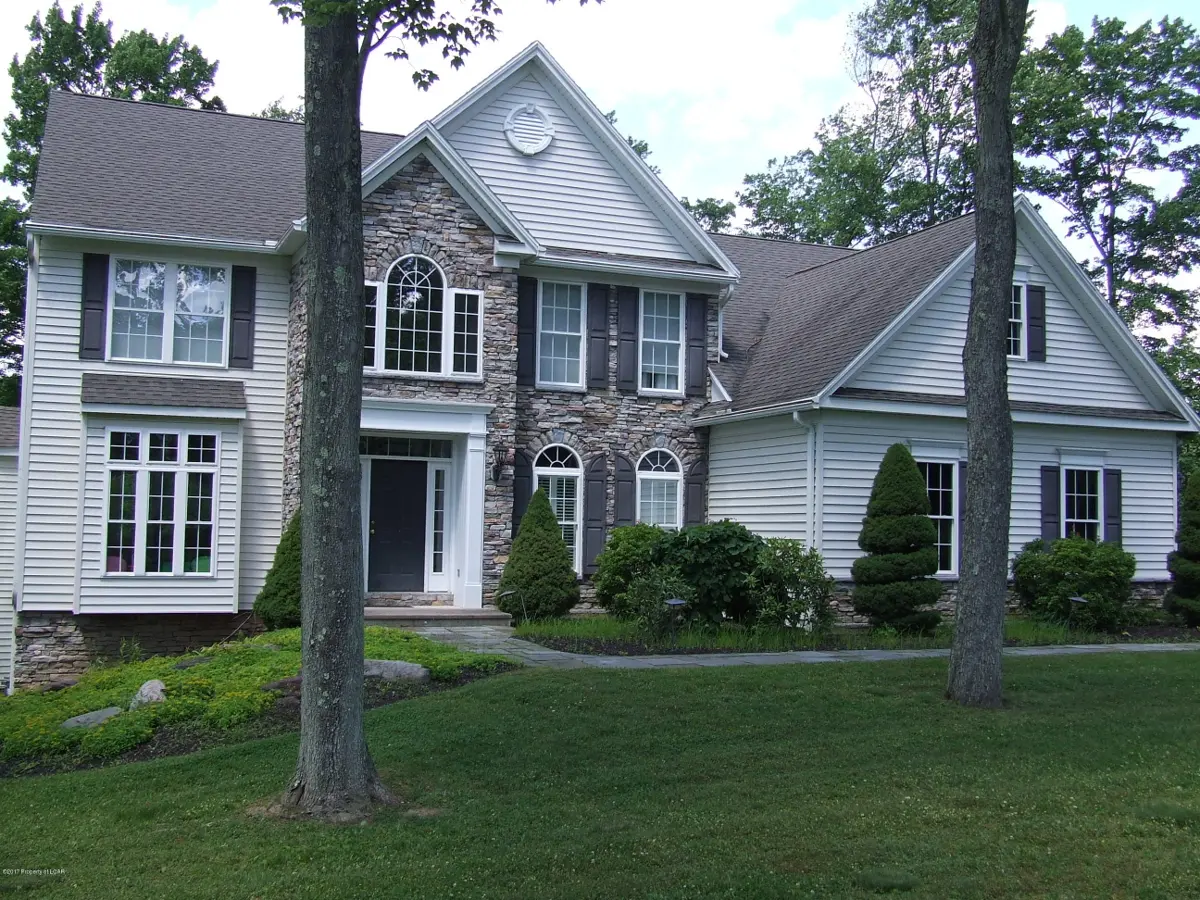 699 Ice House Drive, Mountain Top in Mountain Top