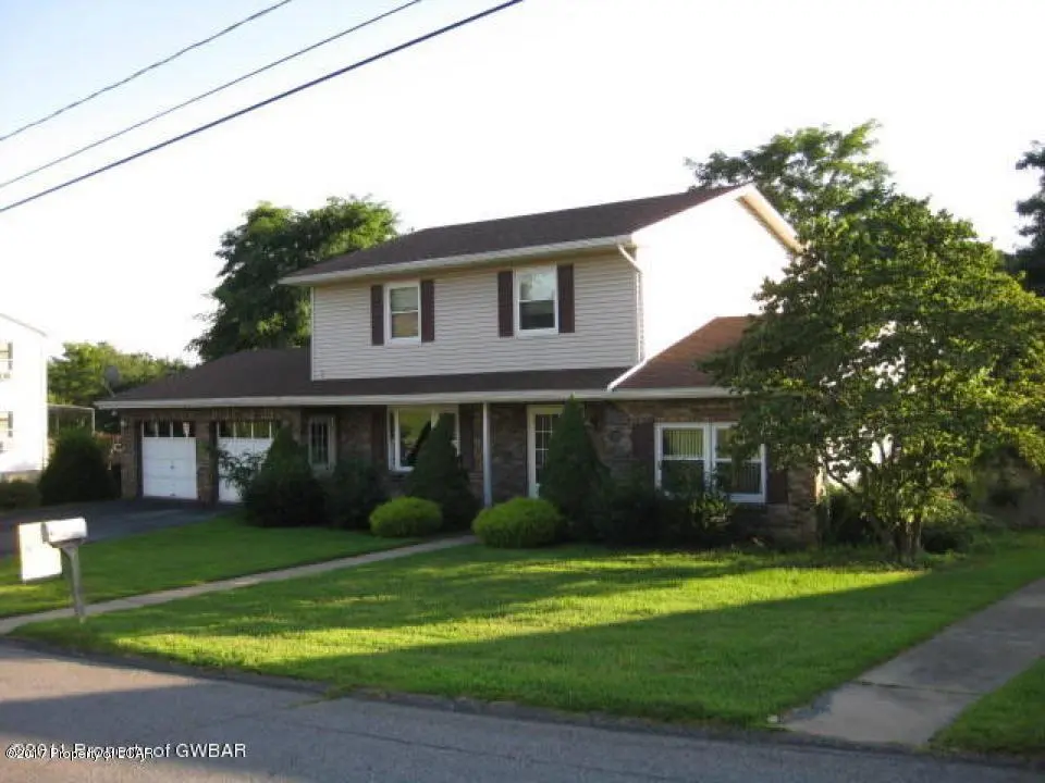 6 Dogwood Drive, Wilkes-Barre in Wilkes-Barre