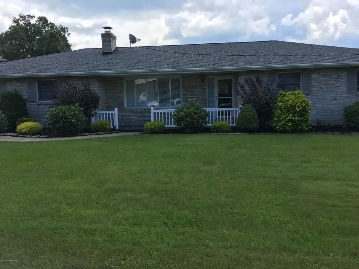 213 Sprucewood Drive, Wilkes-Barre in Wilkes-Barre