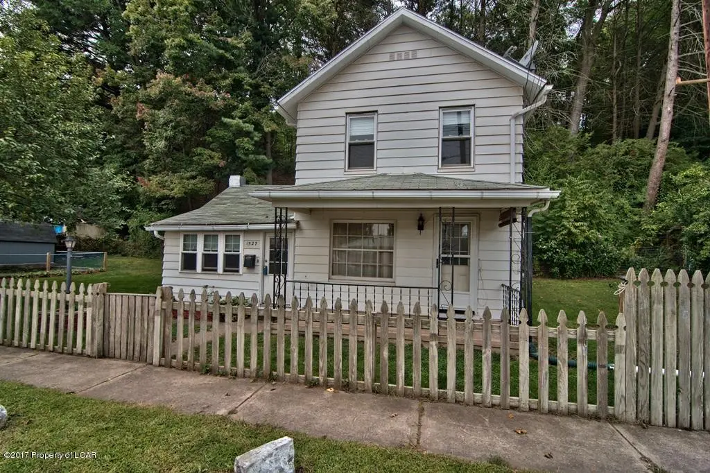 1527 Shoemaker Avenue, West Wyoming in West Wyoming