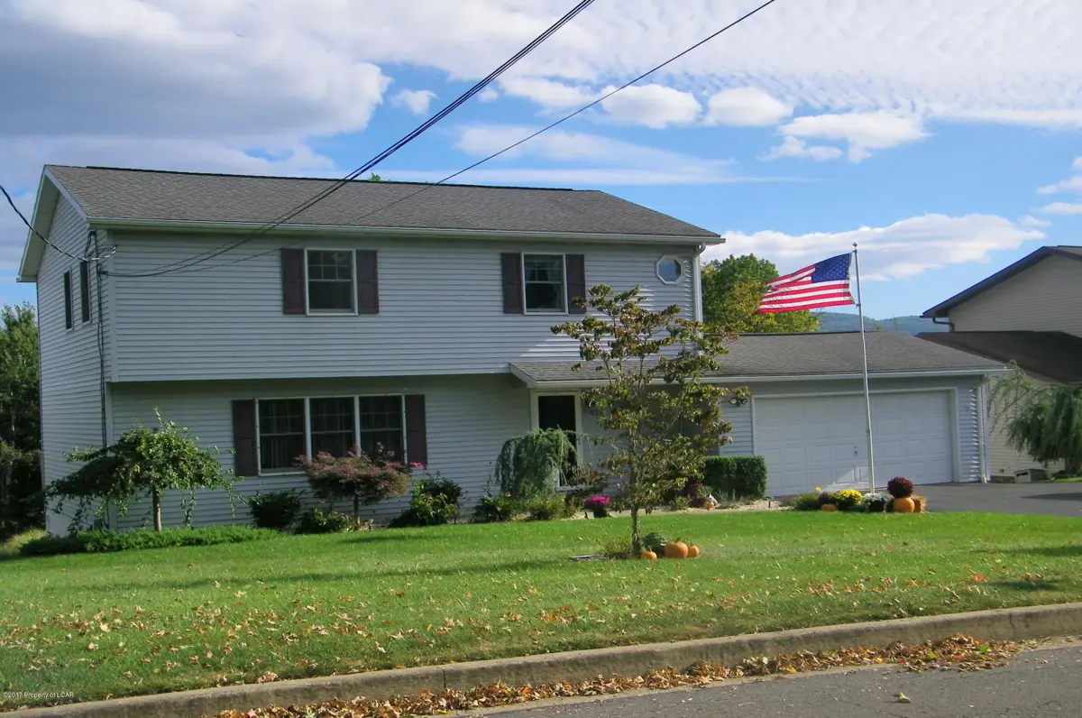 686 Main Road, Hanover Township in Hanover Township