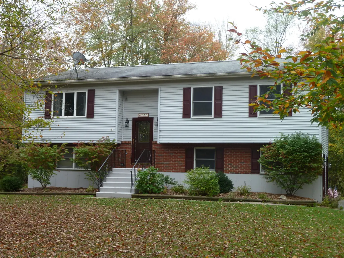 226 W Woodhaven Drive, White Haven in White Haven
