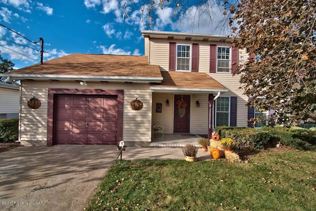 12 Pinewood, Laflin in Laflin