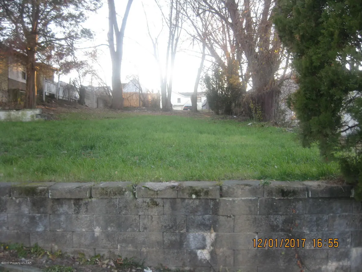19 E Oak Street, Pittston in Pittston