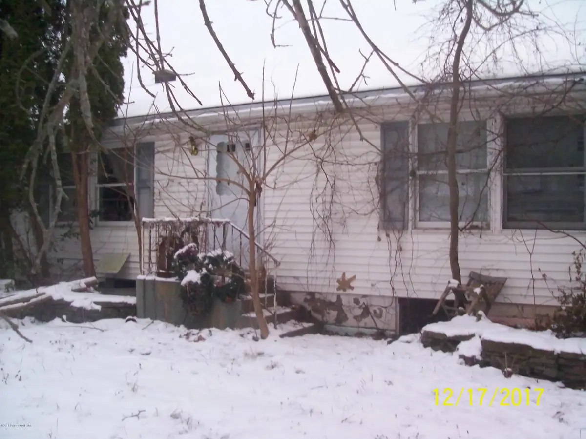 2094 Whites Ferry Road, Falls in Falls