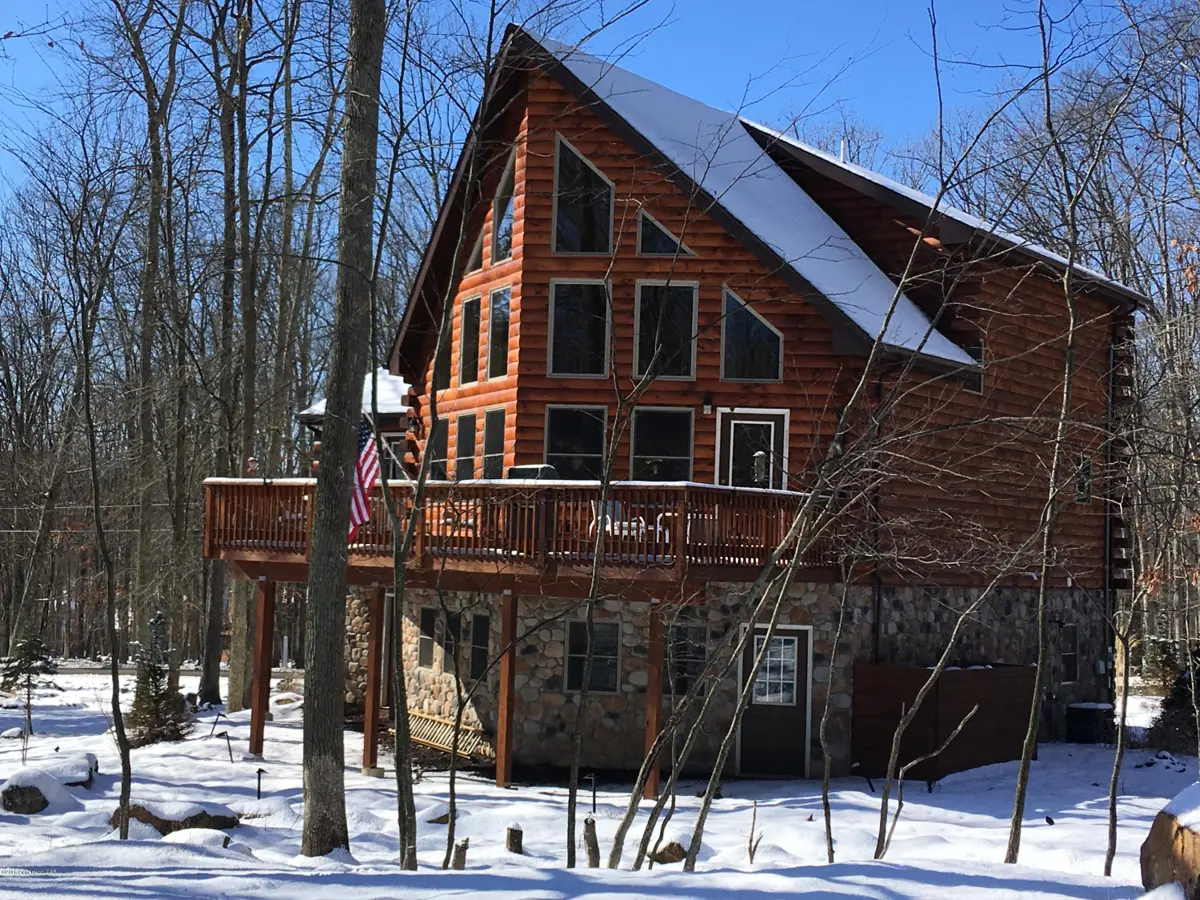 354 W Lake Valley Drive, Hazleton in Hazleton