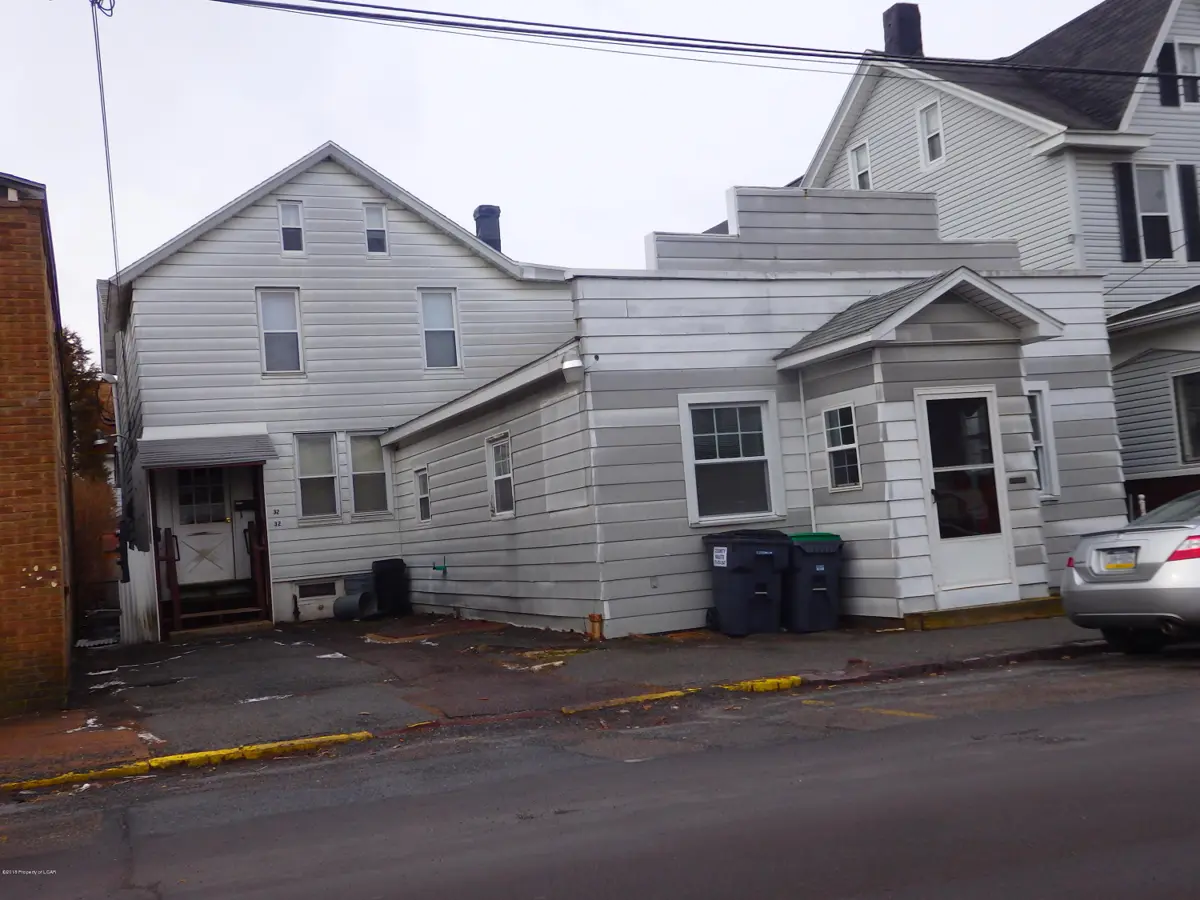 30-32 E Green, West Hazleton in West Hazleton