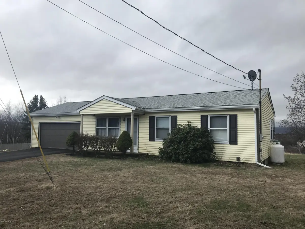 142 Cedarwood Drive, Wilkes-Barre in Wilkes-Barre