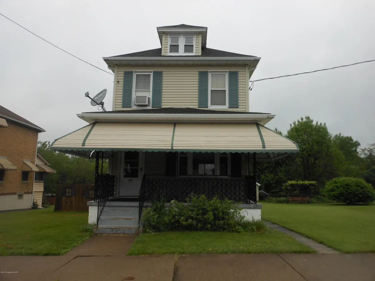 57 E Maple, Tresckow in Tresckow