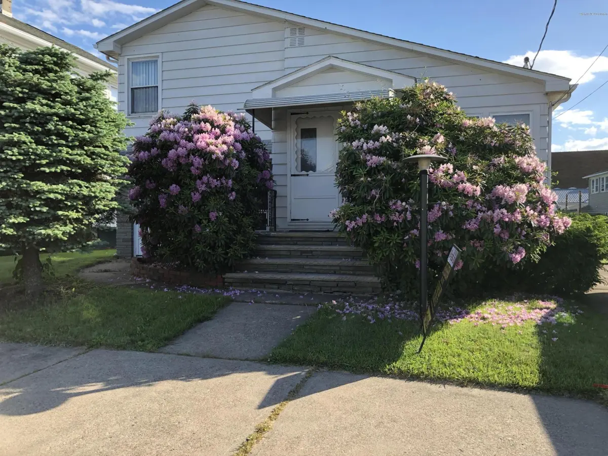 17 E Seventh St., Wyoming in Wyoming