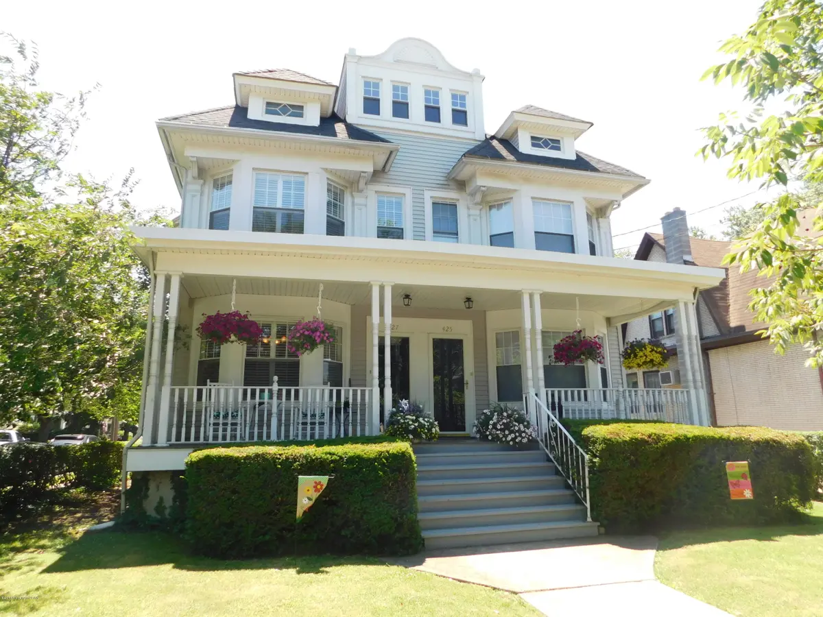 425-427 Rutter Avenue, Kingston in Kingston