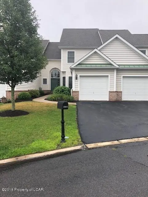 2202 Robinson Cl, Moosic in Moosic