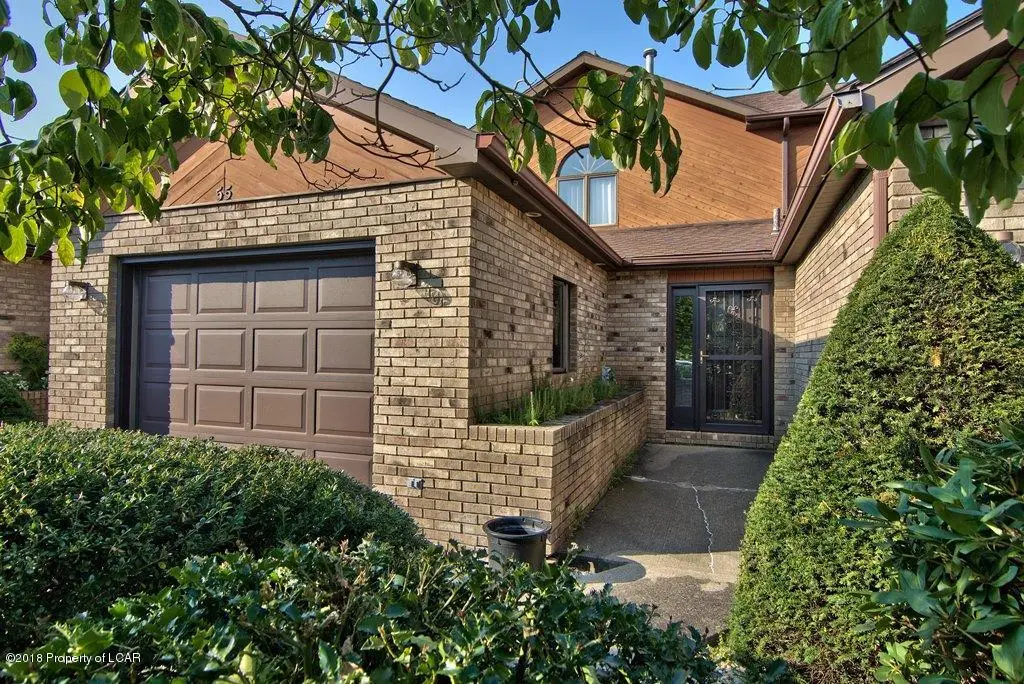 55 Countrywood Drive, Hanover Township in Hanover Township