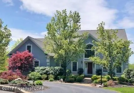 33 Steinbeck Drive, Moosic in Moosic