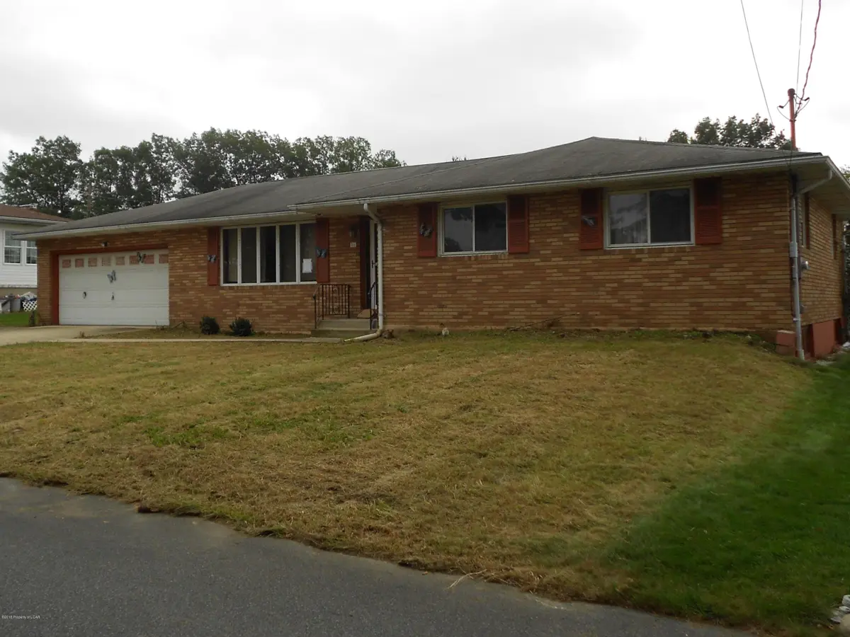6 1/2 Moosic Street, Moosic in Moosic