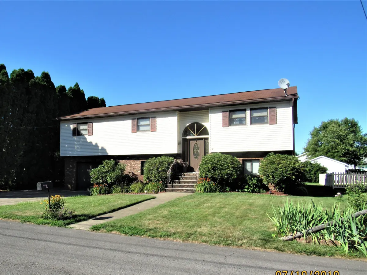 466 McKinley Street, Exeter in Exeter