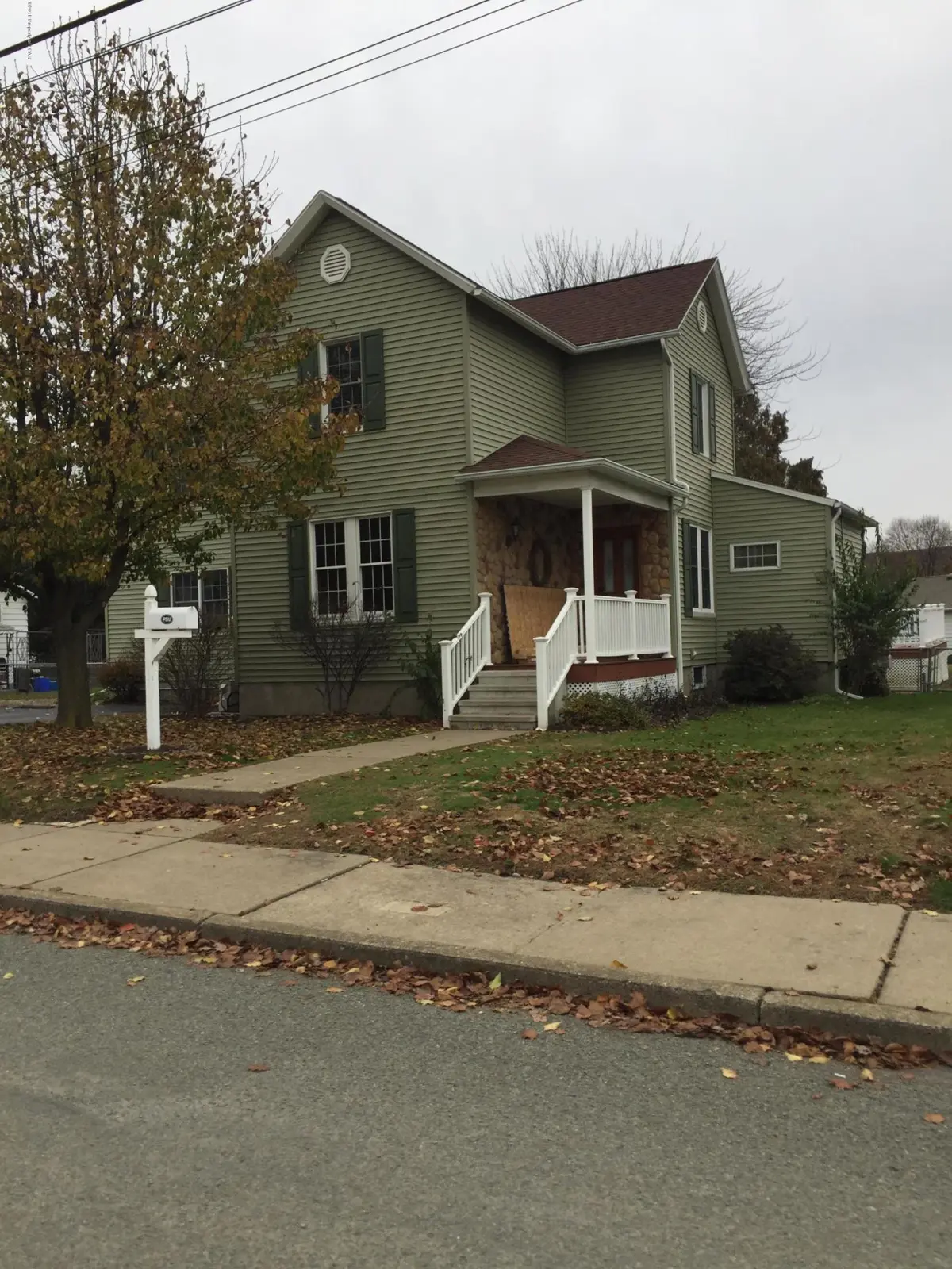 229 Walnut Street, Moosic in Moosic