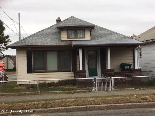 945 W 15th Street, Hazleton in Hazleton
