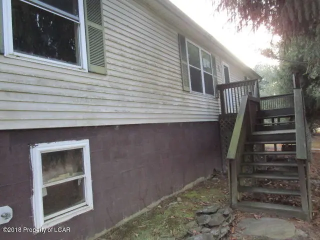 1526 Mountain Road, Shickshinny in Shickshinny