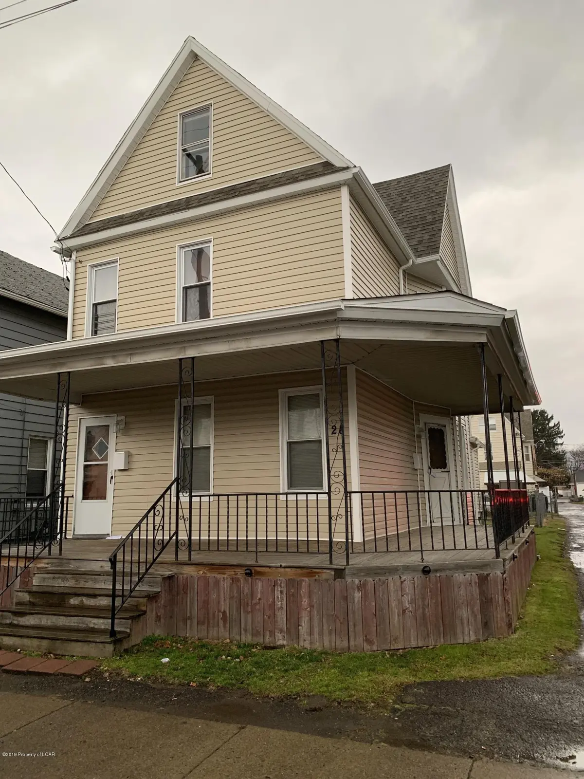 28 Woodbury Street, Wilkes-Barre in Wilkes-Barre