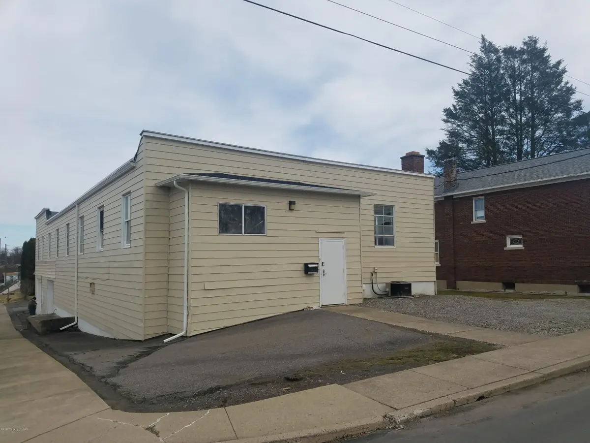 631 Fellows Ave, Hanover Township in Hanover Township