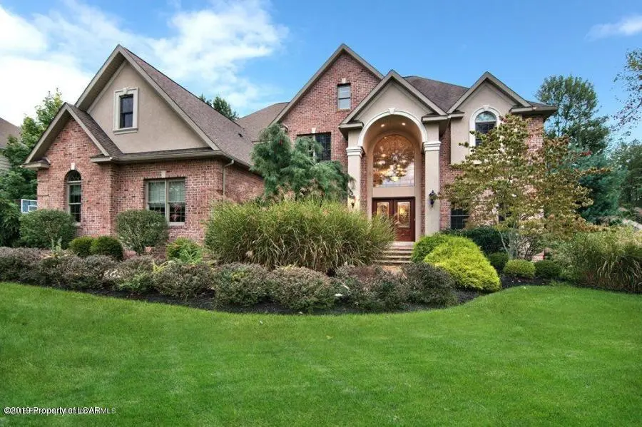 82 Oakford Circle, Clarks Summit in Clarks Summit
