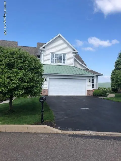 1004 Tennyson Cl, Moosic in Moosic
