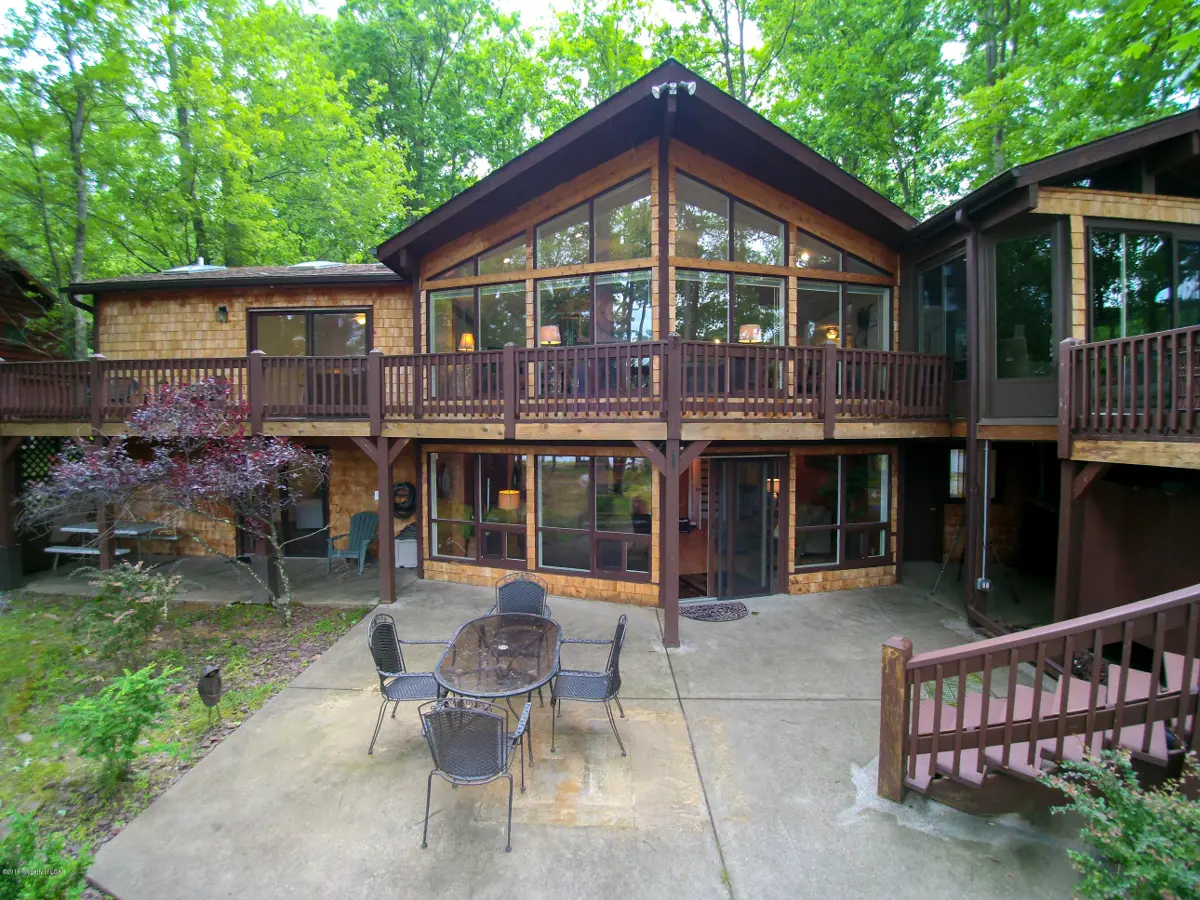 414 Lake Valley Drive, Hazleton in Hazleton