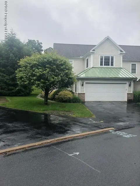 801 O'Henry Close, Moosic in Moosic