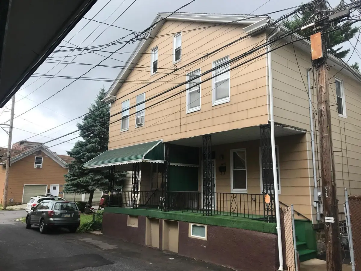 88-90 N LEE CT, Hazleton in Hazleton