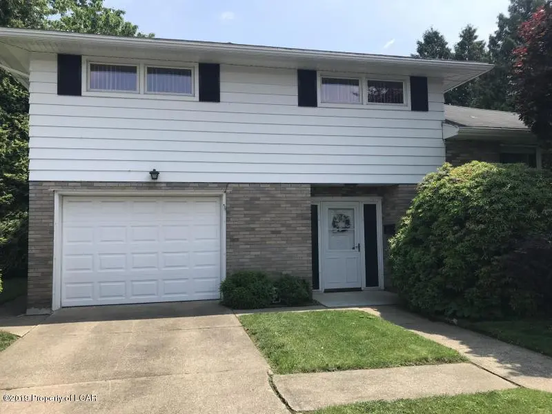 805 Marion Lane, Moosic in Moosic