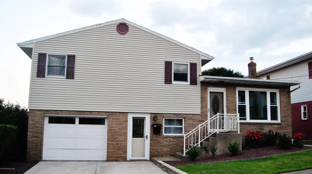 843 N Lincoln Street, Hazleton in Hazleton