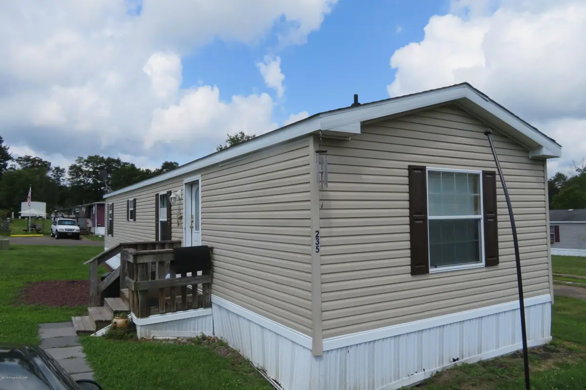 235 Silver Maple Lane, Freeland in Freeland