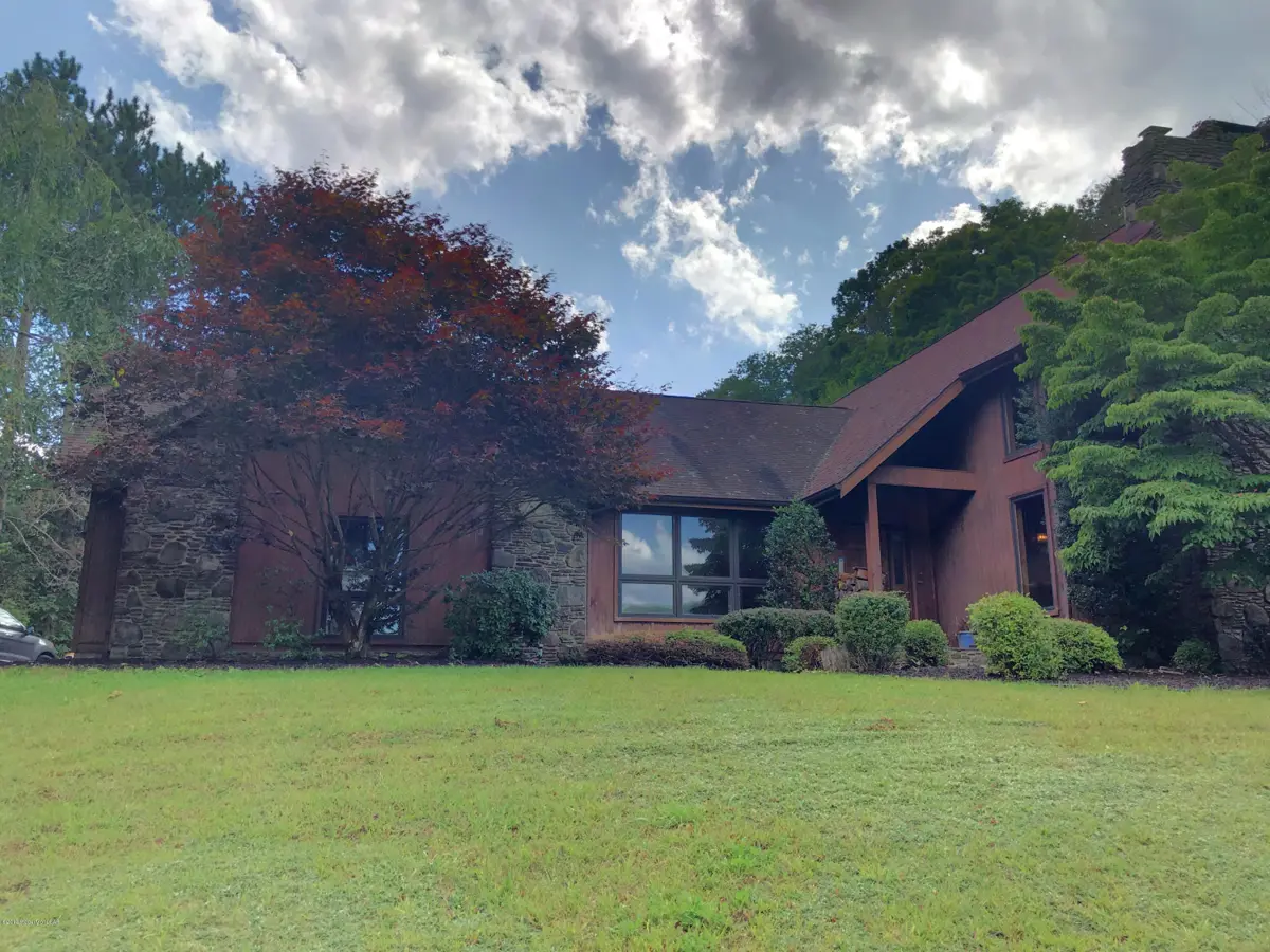 16 Greenbriar Road, Harveys Lake in Harveys Lake