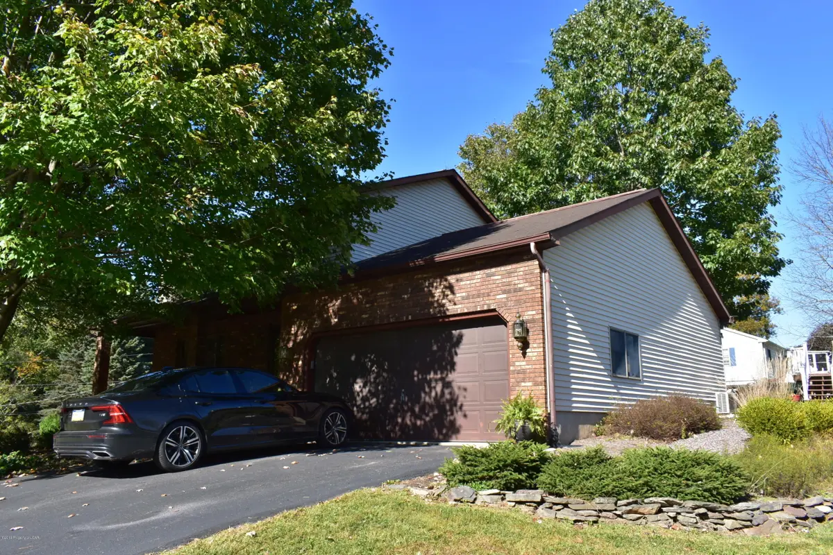 90 Gates Road, Shavertown in Shavertown