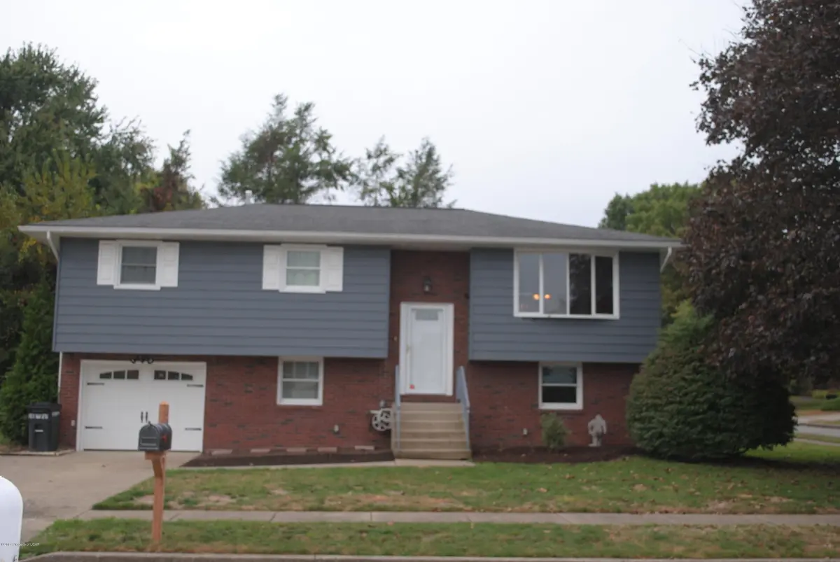 105 Mockingbird Drive, Edwardsville in Edwardsville