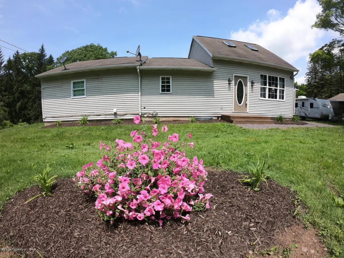 1677 Mountain Road, Shickshinny in Shickshinny