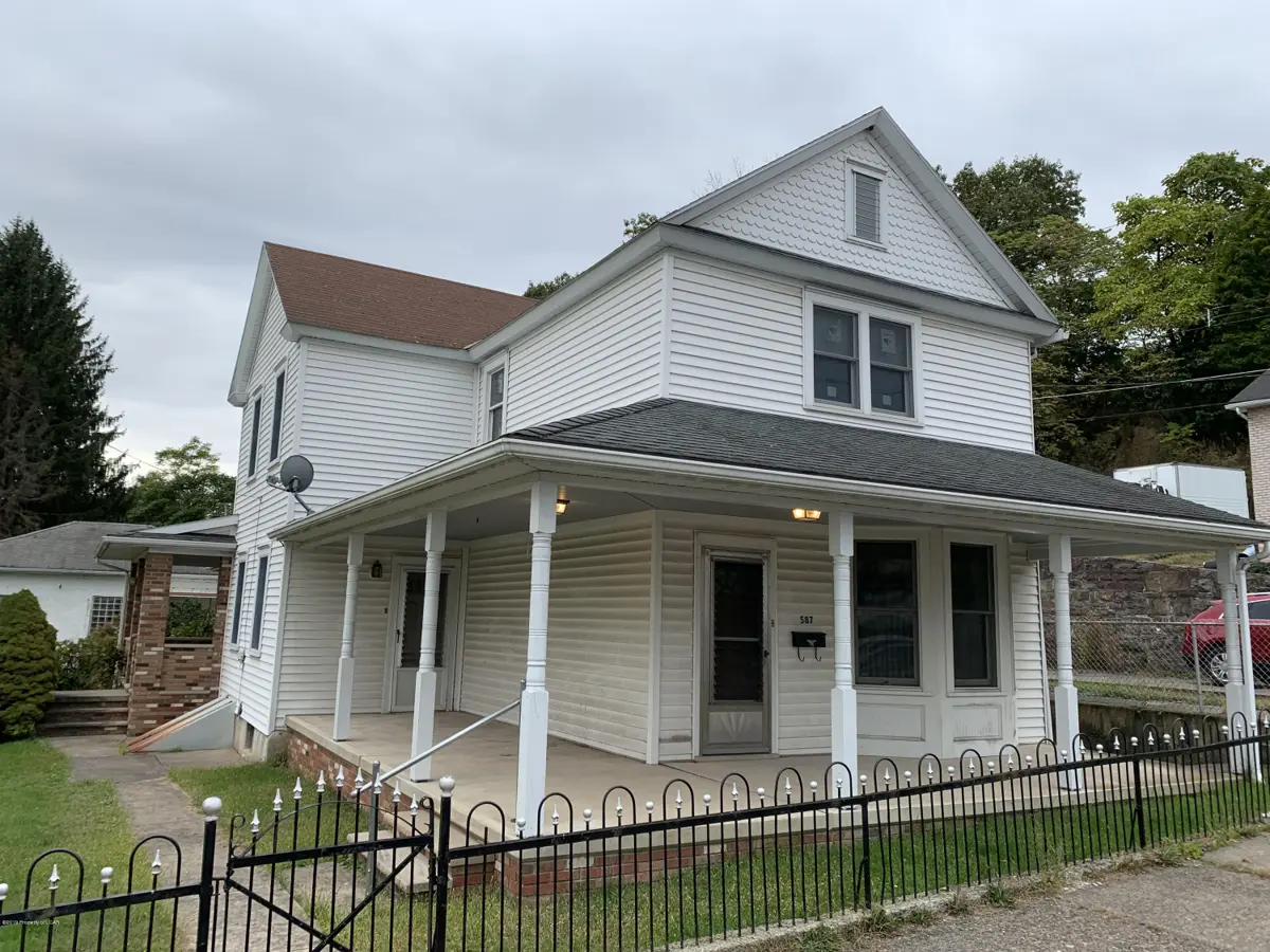 587 Orchard Street, Hanover Township in Hanover Township