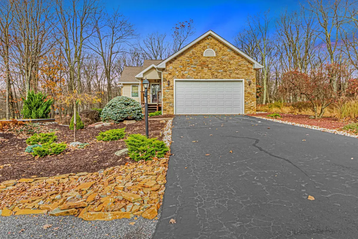 19 Glen Abbey Road, Hazle Township in Hazle Township