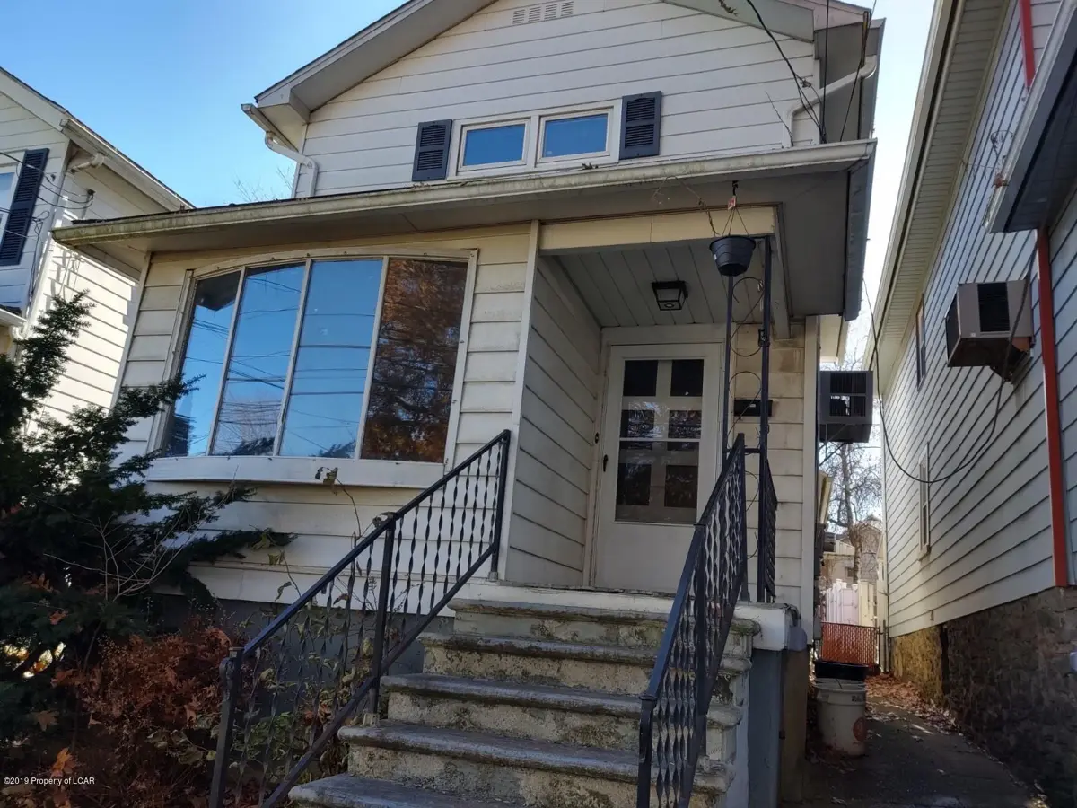 39 N Meade Street, Wilkes-Barre in Wilkes-Barre