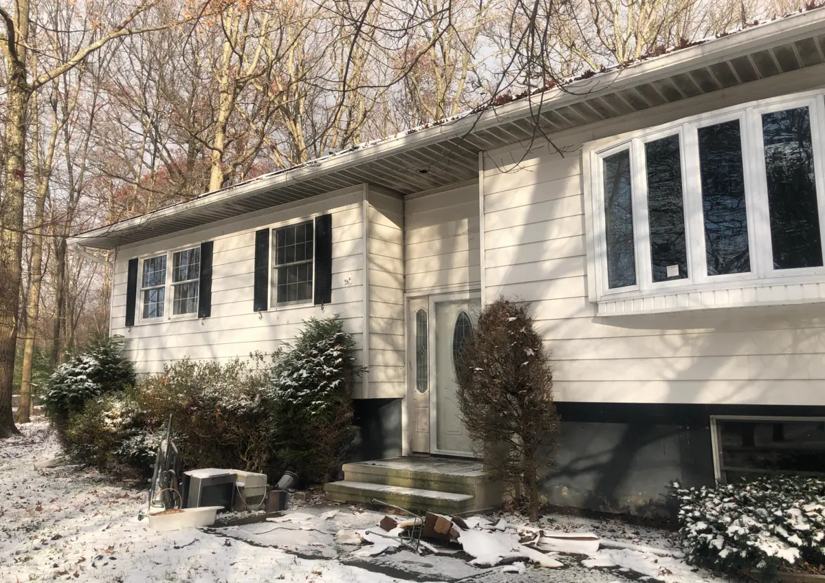 1576 W Mountain Road, Plymouth in Plymouth
